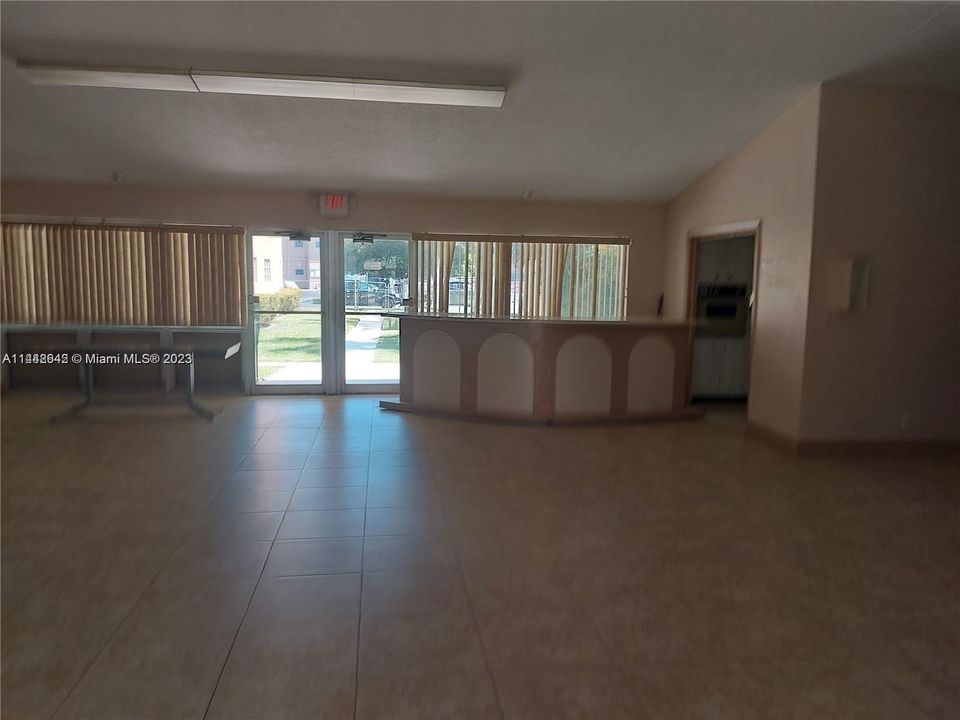 Recently Sold: $179,900 (1 beds, 1 baths, 730 Square Feet)