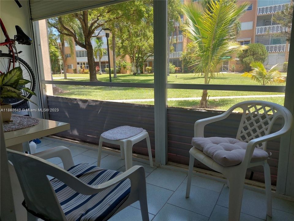 Recently Sold: $179,900 (1 beds, 1 baths, 730 Square Feet)