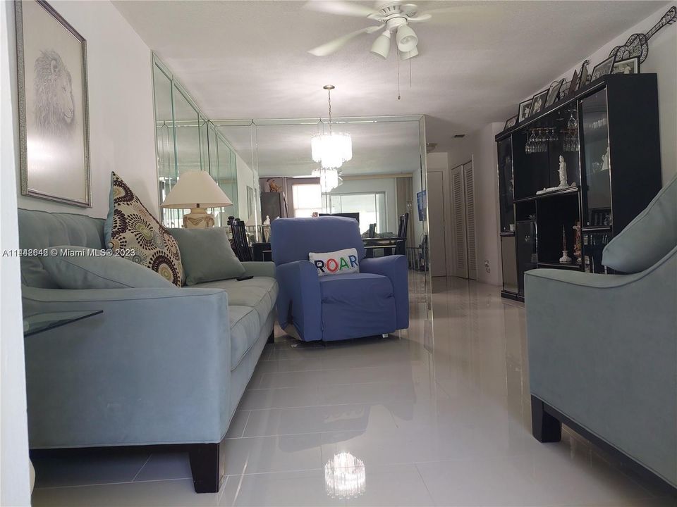 Recently Sold: $179,900 (1 beds, 1 baths, 730 Square Feet)