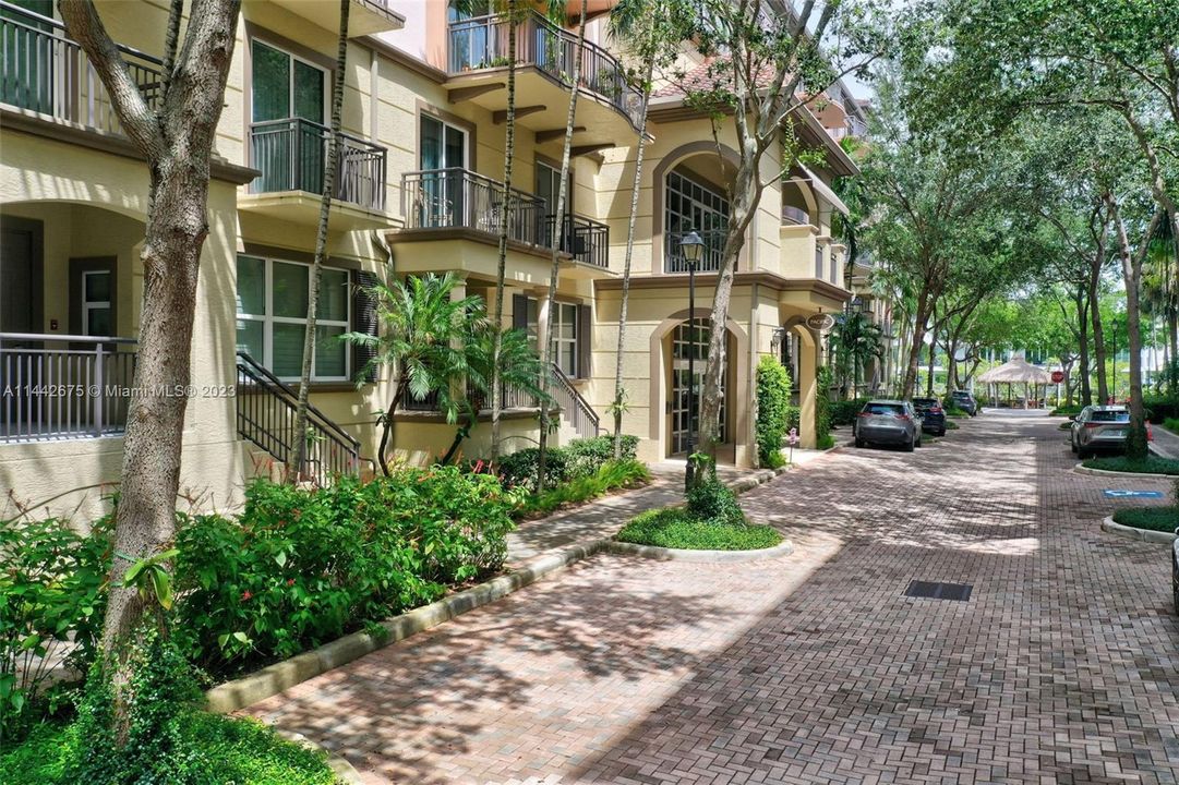 Recently Sold: $489,000 (2 beds, 2 baths, 1400 Square Feet)