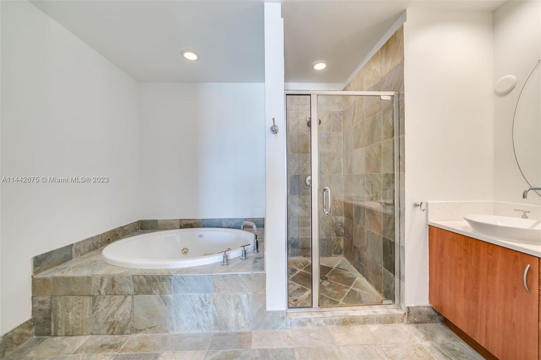 Recently Sold: $489,000 (2 beds, 2 baths, 1400 Square Feet)