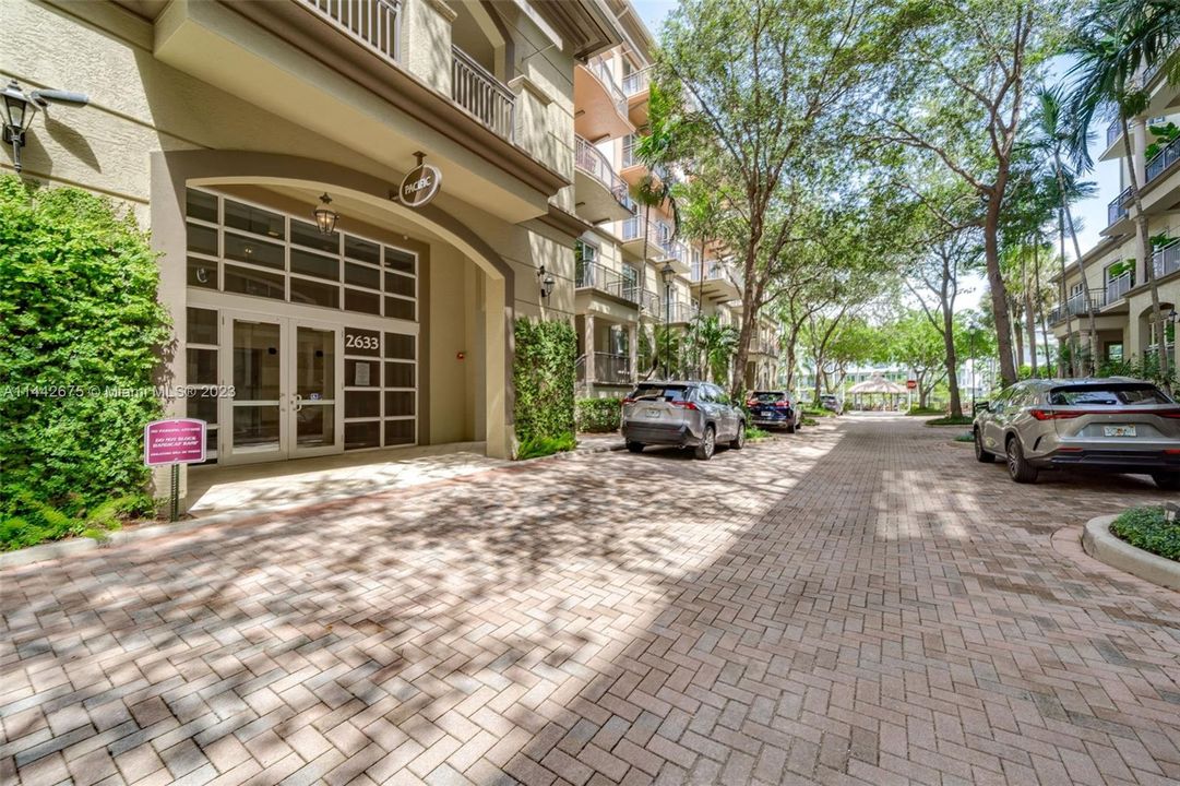 Recently Sold: $489,000 (2 beds, 2 baths, 1400 Square Feet)