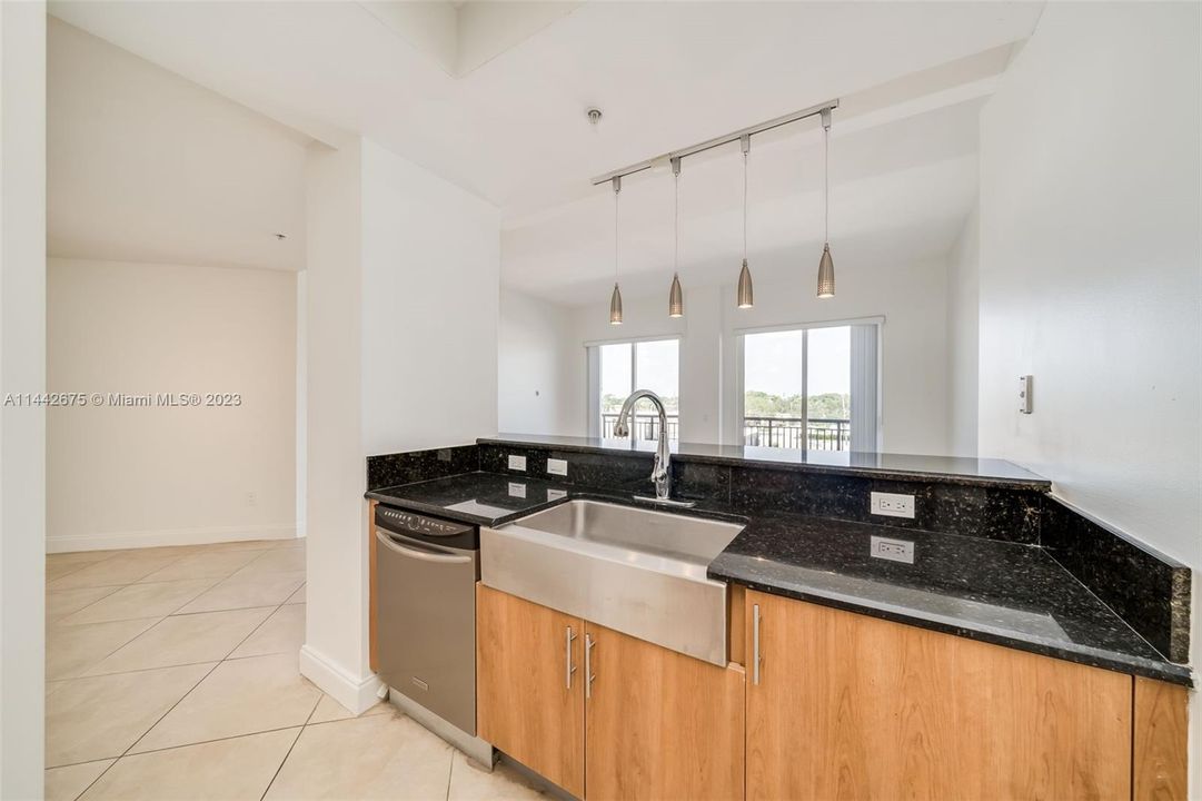 Recently Sold: $489,000 (2 beds, 2 baths, 1400 Square Feet)