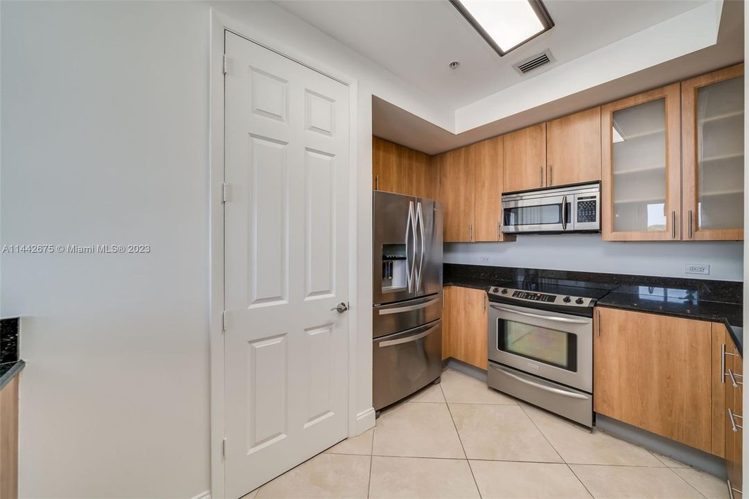 Recently Sold: $489,000 (2 beds, 2 baths, 1400 Square Feet)