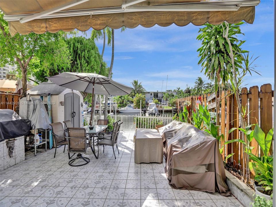 Recently Sold: $725,000 (3 beds, 2 baths, 1972 Square Feet)