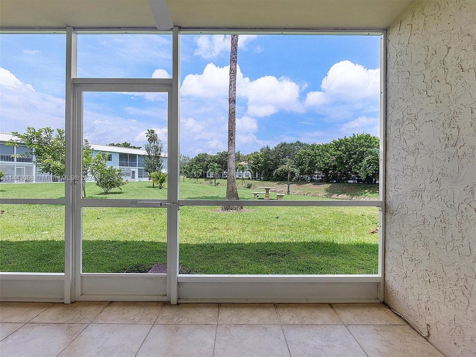 Recently Sold: $174,900 (2 beds, 2 baths, 955 Square Feet)