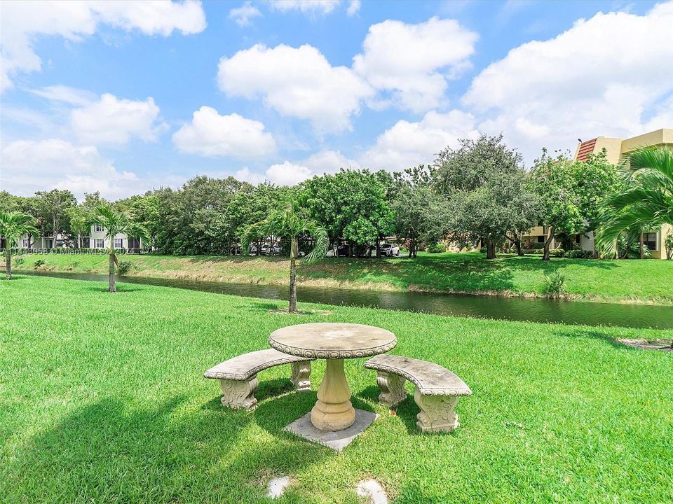 Recently Sold: $174,900 (2 beds, 2 baths, 955 Square Feet)