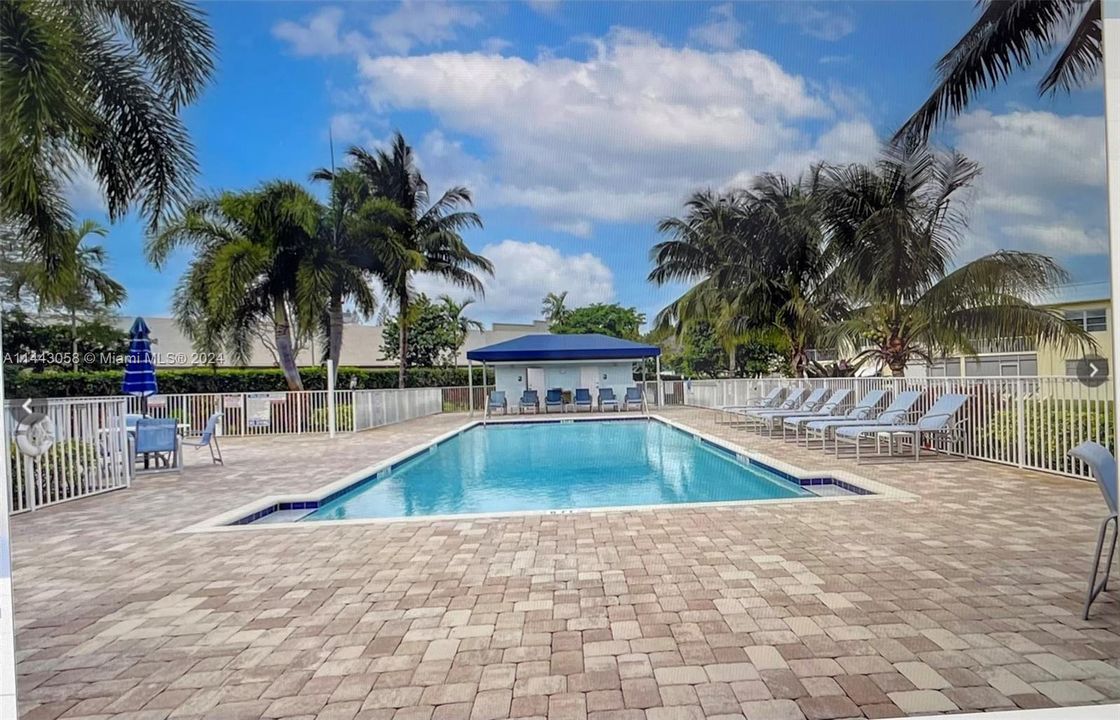 Recently Sold: $174,900 (2 beds, 2 baths, 955 Square Feet)