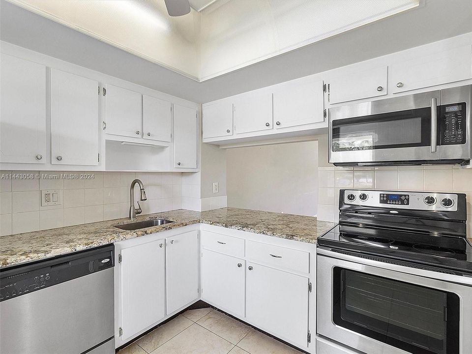 Recently Sold: $174,900 (2 beds, 2 baths, 955 Square Feet)