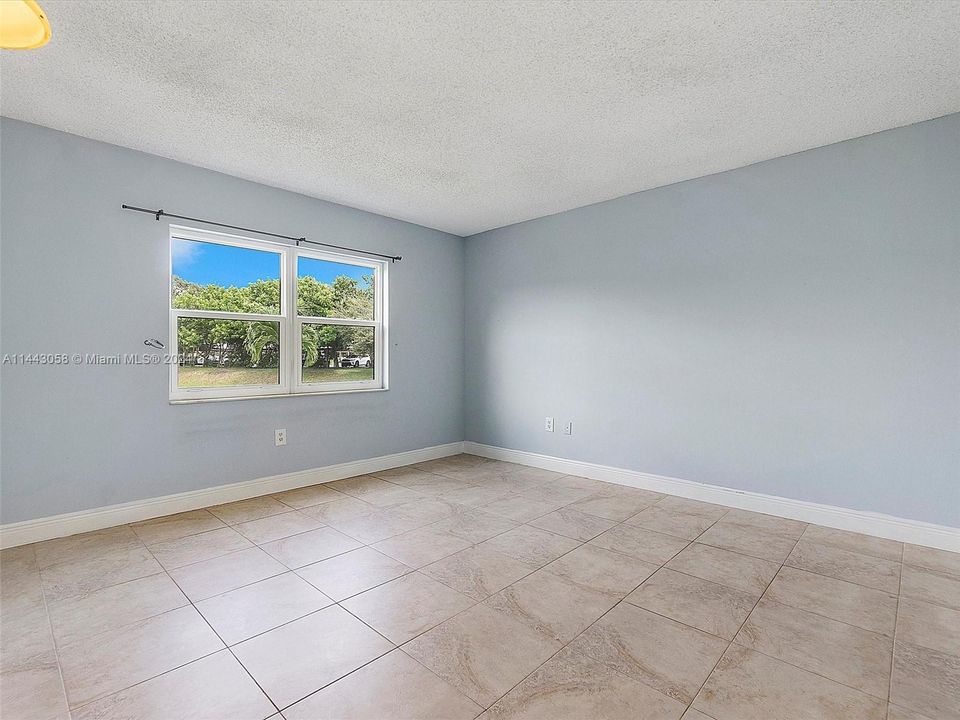 Recently Sold: $174,900 (2 beds, 2 baths, 955 Square Feet)