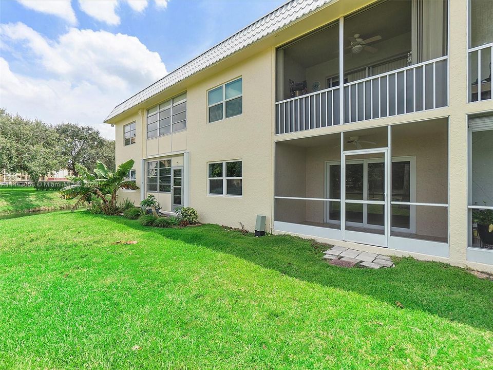 Recently Sold: $174,900 (2 beds, 2 baths, 955 Square Feet)