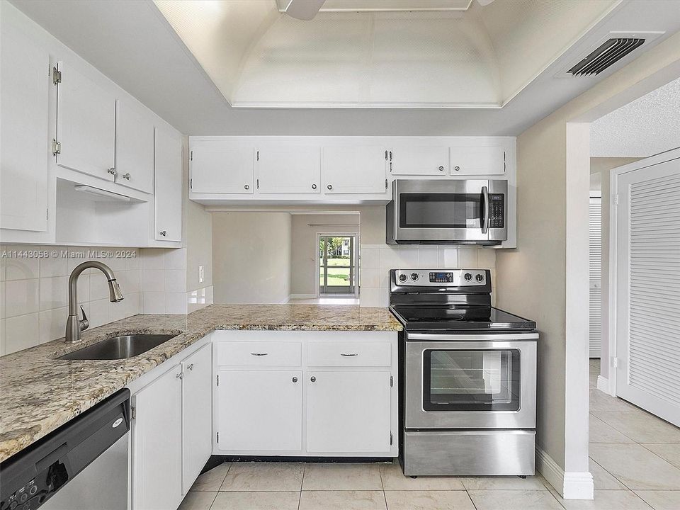 Recently Sold: $174,900 (2 beds, 2 baths, 955 Square Feet)