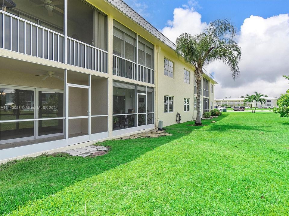 Recently Sold: $174,900 (2 beds, 2 baths, 955 Square Feet)