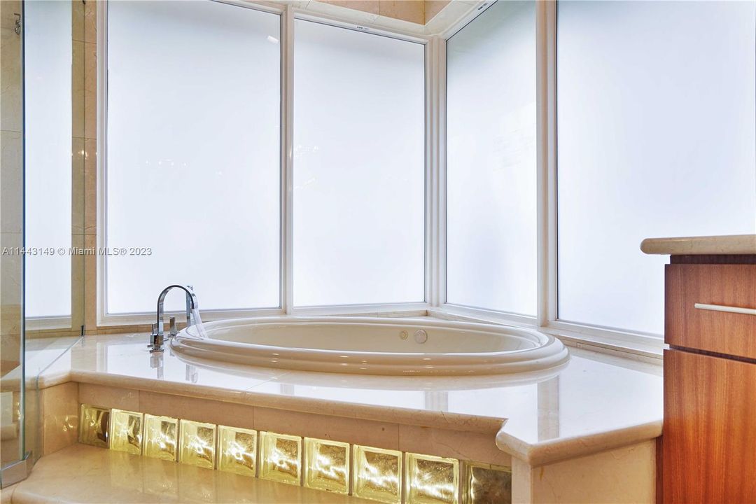 Недавно продано: $2,300,000 (5 спален, 5 ванн, 4597 Квадратных фут)