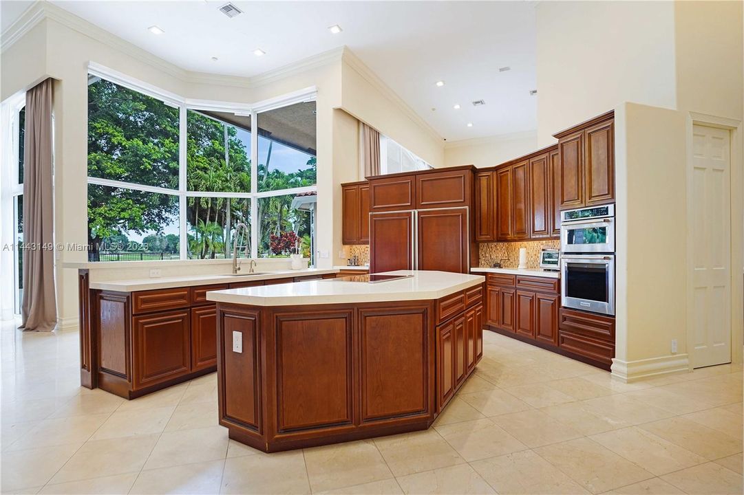 Недавно продано: $2,300,000 (5 спален, 5 ванн, 4597 Квадратных фут)