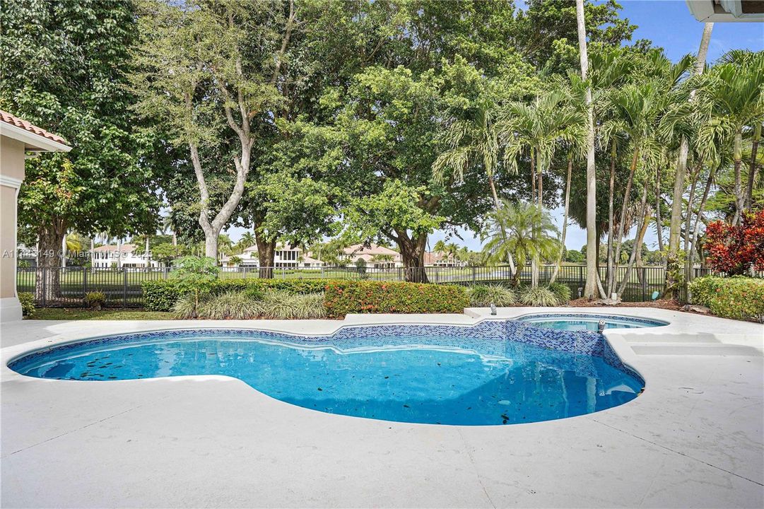 Недавно продано: $2,300,000 (5 спален, 5 ванн, 4597 Квадратных фут)