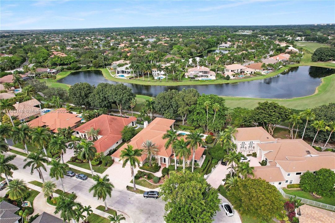 Недавно продано: $2,300,000 (5 спален, 5 ванн, 4597 Квадратных фут)