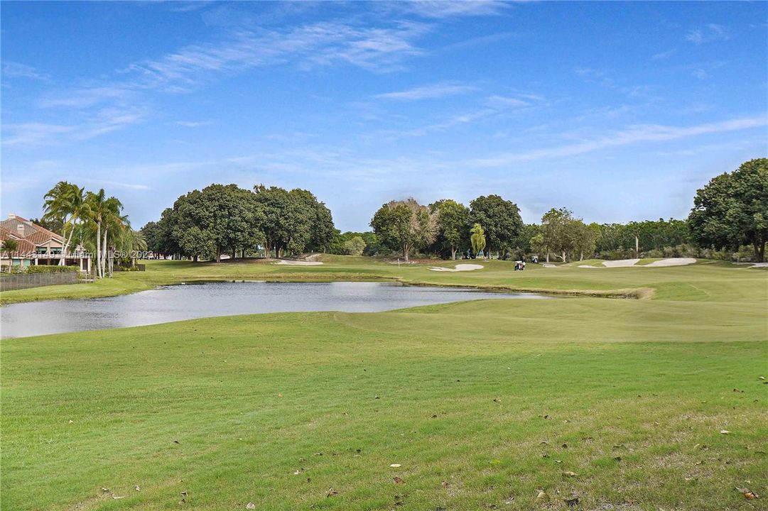 Недавно продано: $2,300,000 (5 спален, 5 ванн, 4597 Квадратных фут)