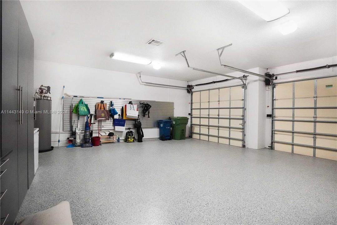 Недавно продано: $2,300,000 (5 спален, 5 ванн, 4597 Квадратных фут)