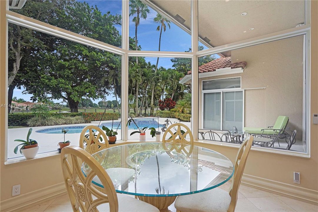 Недавно продано: $2,300,000 (5 спален, 5 ванн, 4597 Квадратных фут)