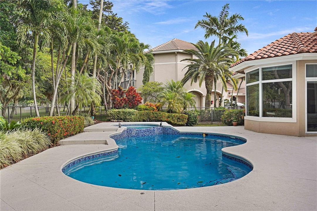 Недавно продано: $2,300,000 (5 спален, 5 ванн, 4597 Квадратных фут)