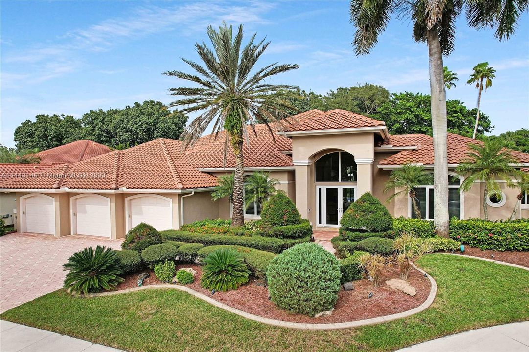 Недавно продано: $2,300,000 (5 спален, 5 ванн, 4597 Квадратных фут)