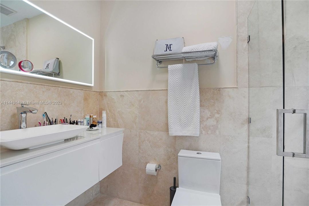 Недавно продано: $2,300,000 (5 спален, 5 ванн, 4597 Квадратных фут)