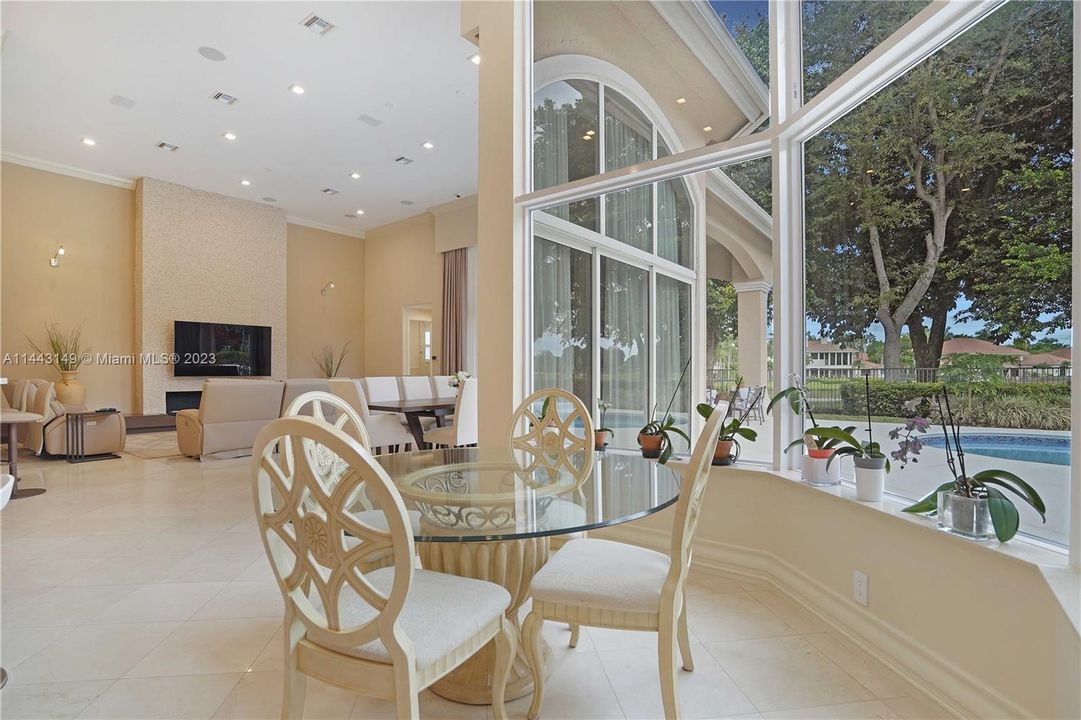 Недавно продано: $2,300,000 (5 спален, 5 ванн, 4597 Квадратных фут)