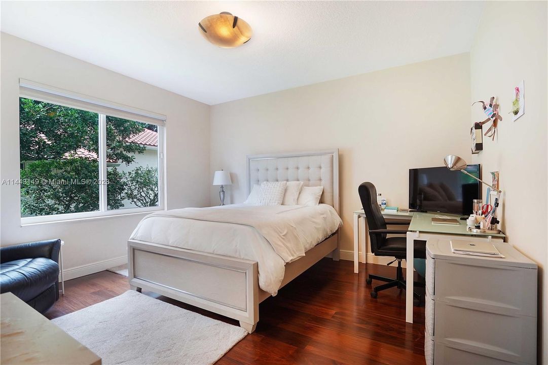 Недавно продано: $2,300,000 (5 спален, 5 ванн, 4597 Квадратных фут)