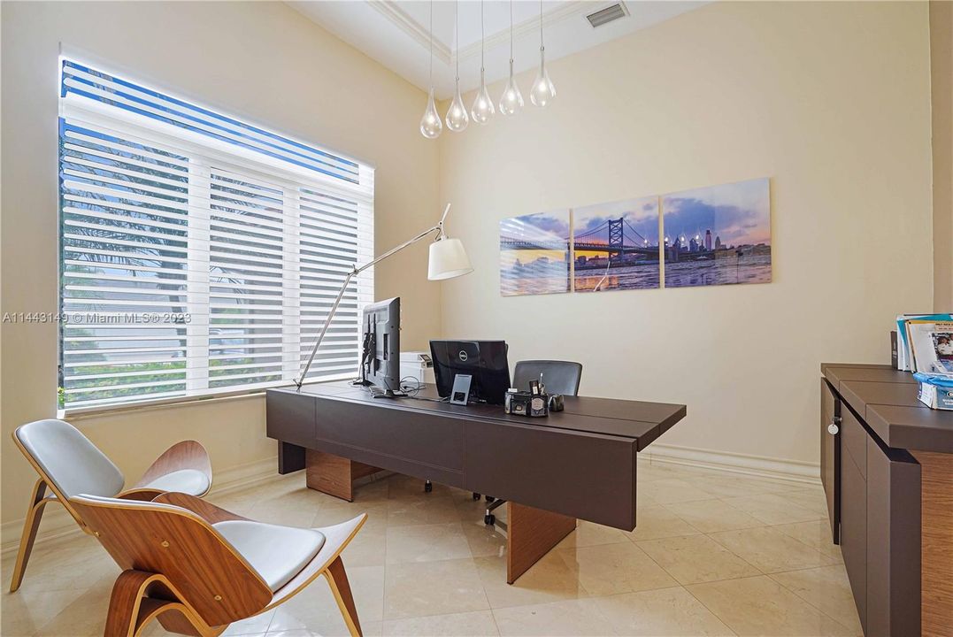 Недавно продано: $2,300,000 (5 спален, 5 ванн, 4597 Квадратных фут)