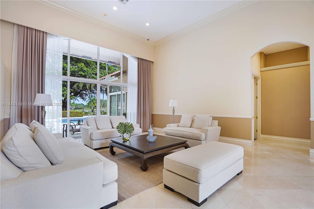 Недавно продано: $2,300,000 (5 спален, 5 ванн, 4597 Квадратных фут)