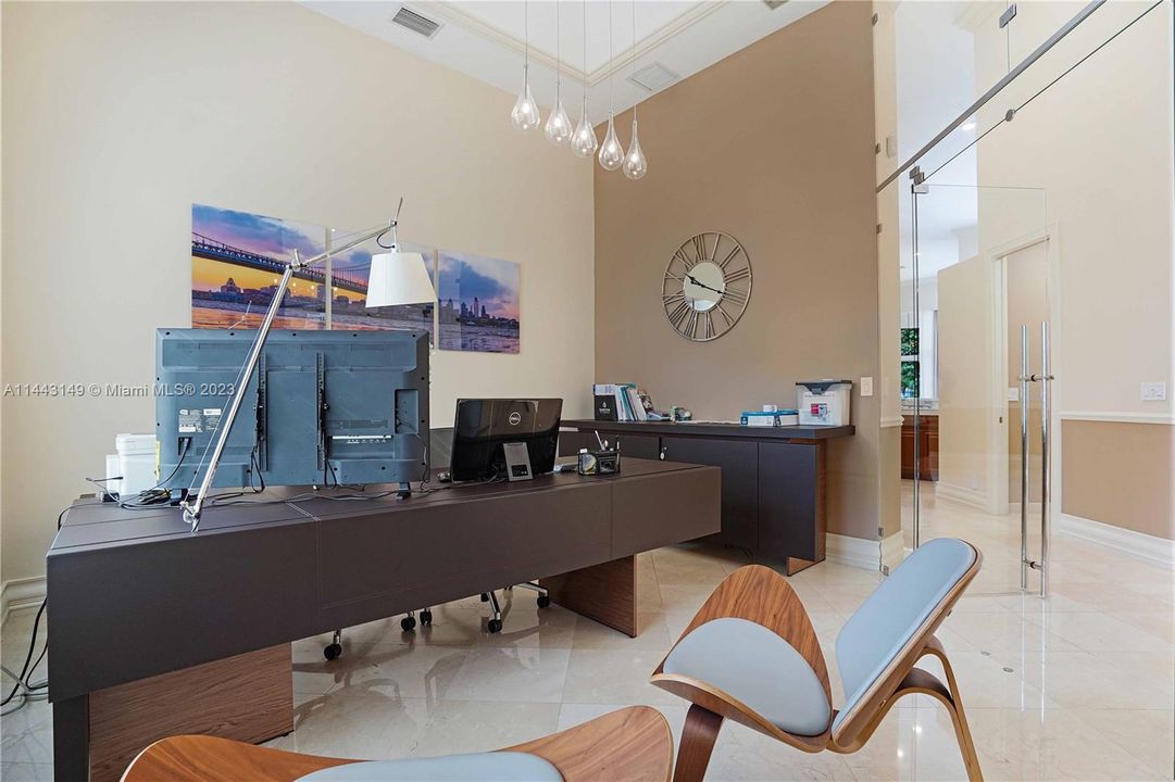 Недавно продано: $2,300,000 (5 спален, 5 ванн, 4597 Квадратных фут)