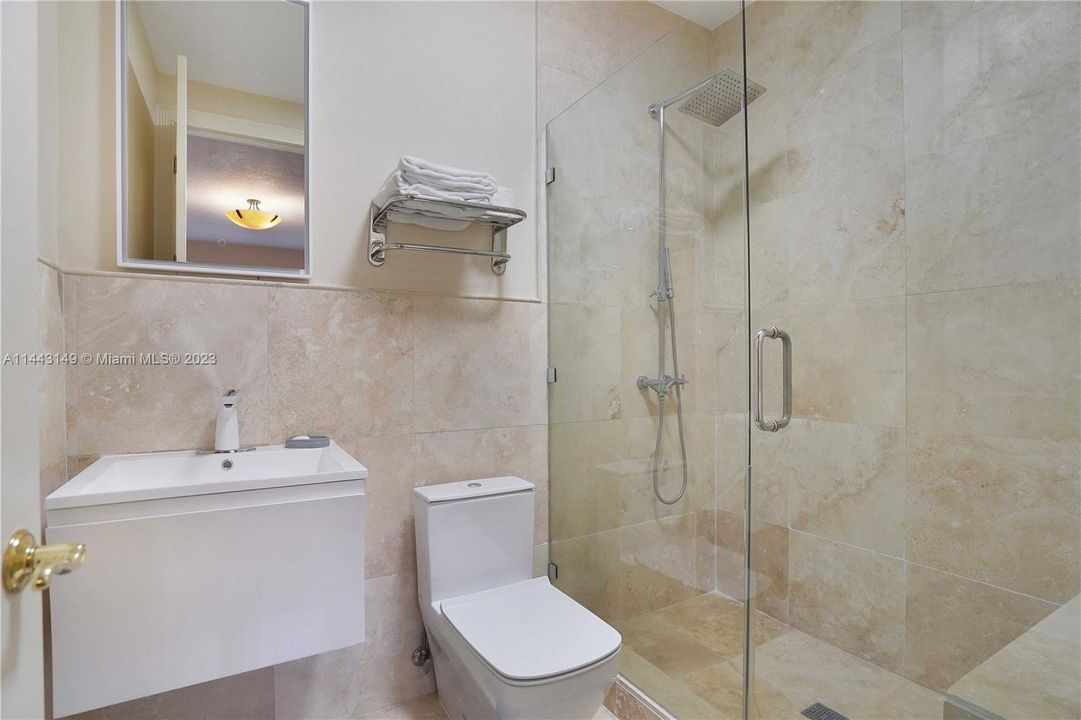 Недавно продано: $2,300,000 (5 спален, 5 ванн, 4597 Квадратных фут)