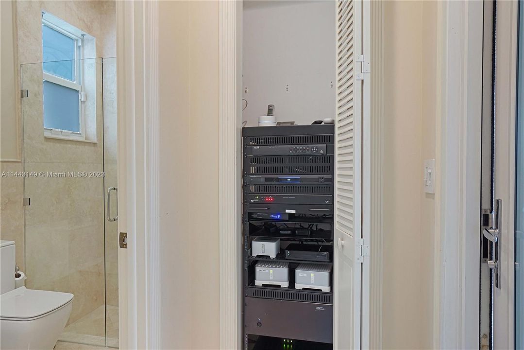 Недавно продано: $2,300,000 (5 спален, 5 ванн, 4597 Квадратных фут)