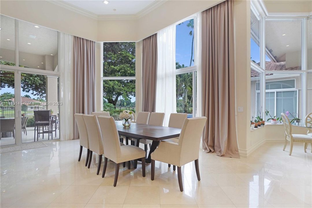 Недавно продано: $2,300,000 (5 спален, 5 ванн, 4597 Квадратных фут)