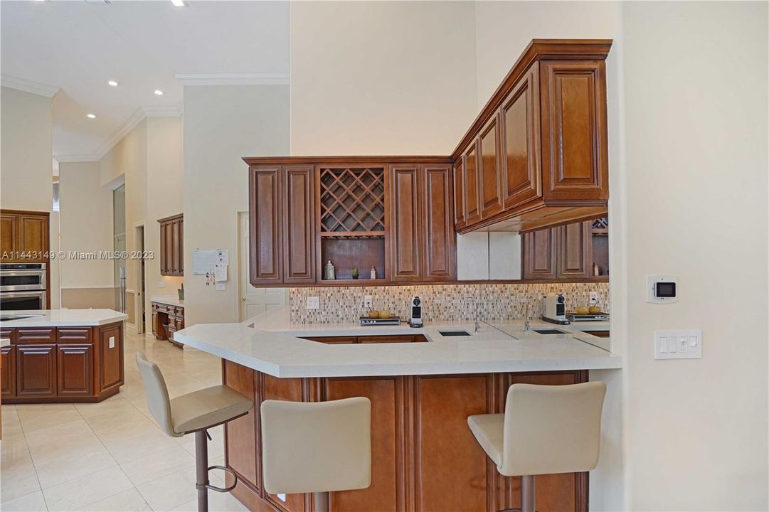 Недавно продано: $2,300,000 (5 спален, 5 ванн, 4597 Квадратных фут)