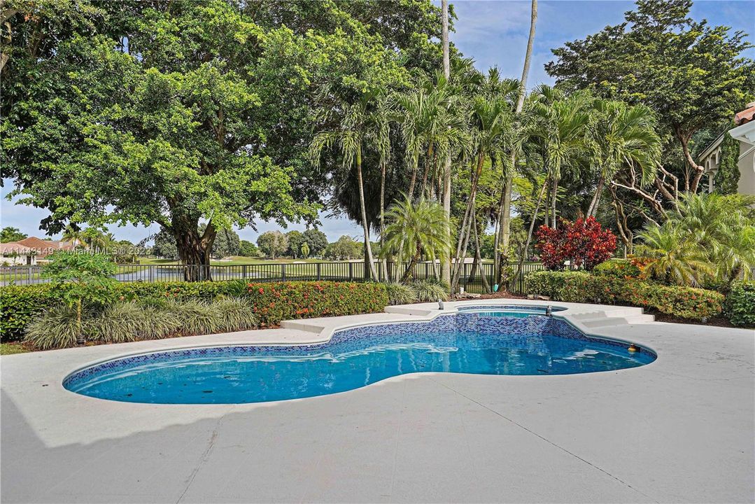 Недавно продано: $2,300,000 (5 спален, 5 ванн, 4597 Квадратных фут)