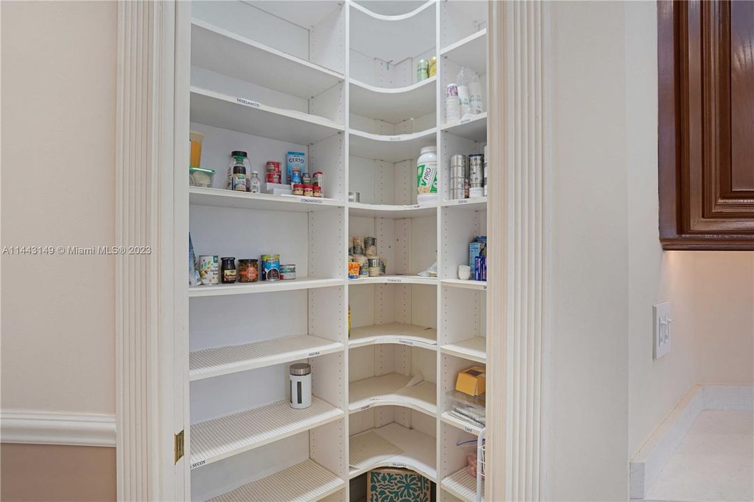 Недавно продано: $2,300,000 (5 спален, 5 ванн, 4597 Квадратных фут)