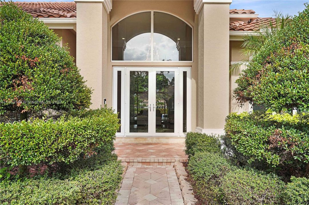 Недавно продано: $2,300,000 (5 спален, 5 ванн, 4597 Квадратных фут)