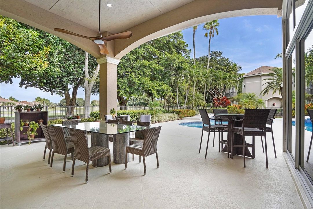 Недавно продано: $2,300,000 (5 спален, 5 ванн, 4597 Квадратных фут)