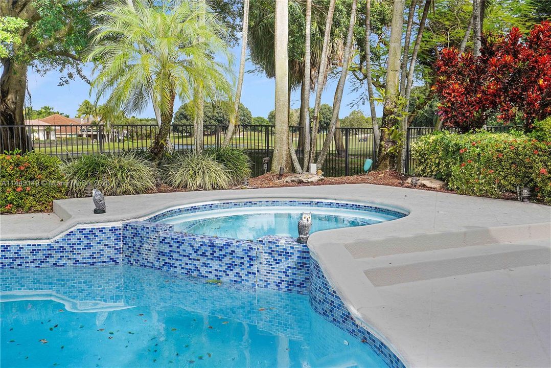 Недавно продано: $2,300,000 (5 спален, 5 ванн, 4597 Квадратных фут)