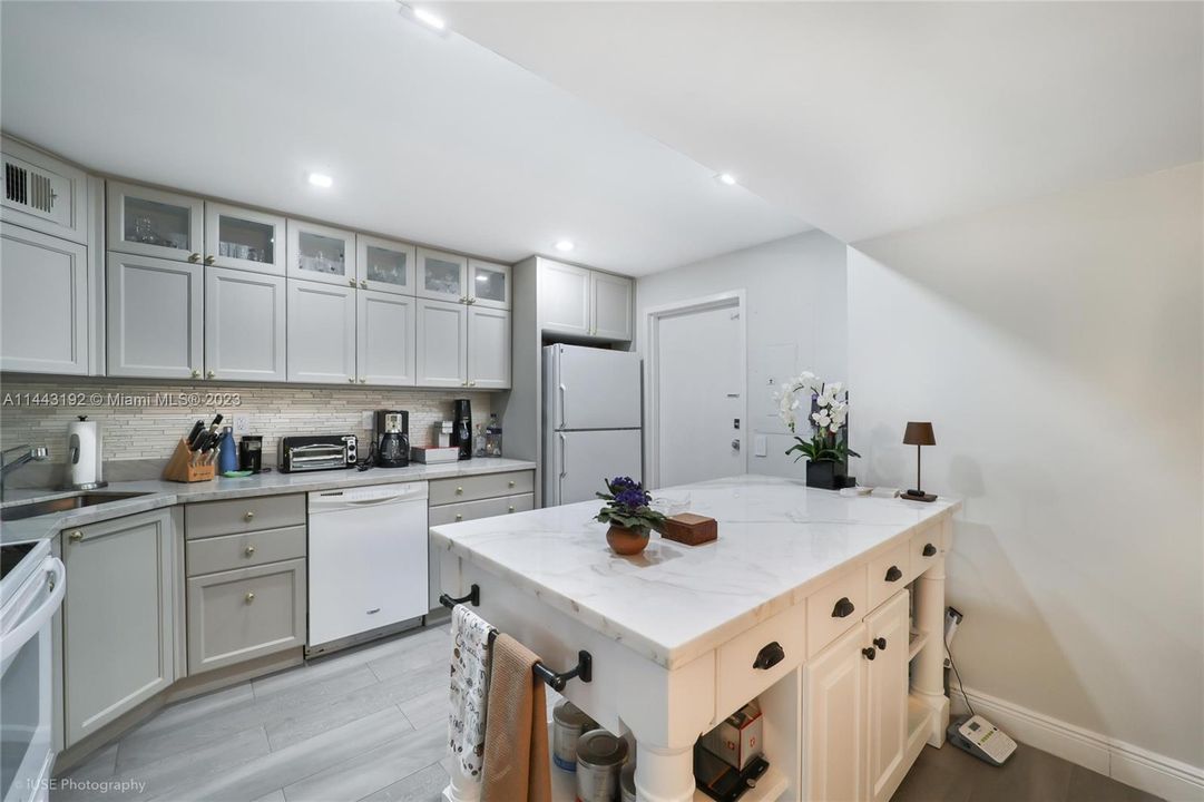 Recently Sold: $1,190,000 (3 beds, 2 baths, 1645 Square Feet)