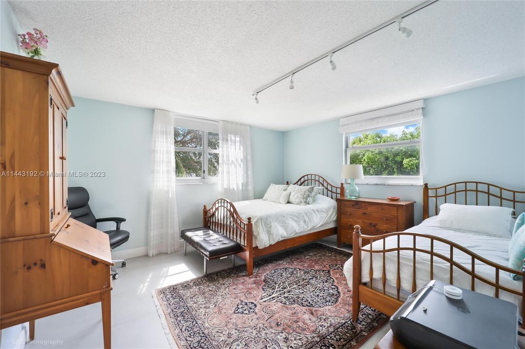 Recently Sold: $1,190,000 (3 beds, 2 baths, 1645 Square Feet)