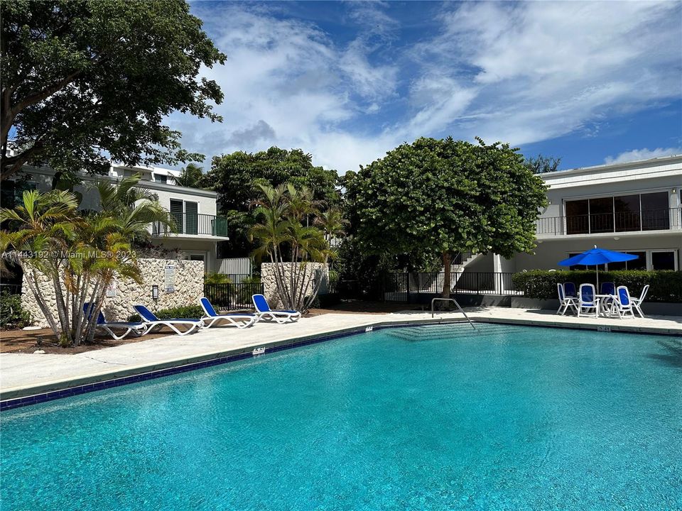 Recently Sold: $1,190,000 (3 beds, 2 baths, 1645 Square Feet)