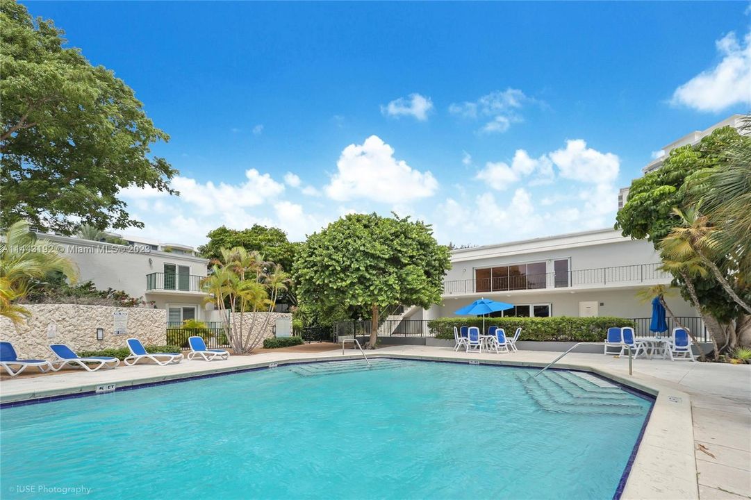 Recently Sold: $1,190,000 (3 beds, 2 baths, 1645 Square Feet)