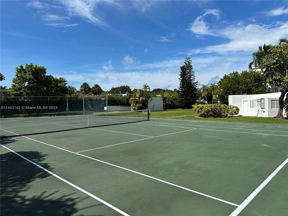 Recently Sold: $1,190,000 (3 beds, 2 baths, 1645 Square Feet)