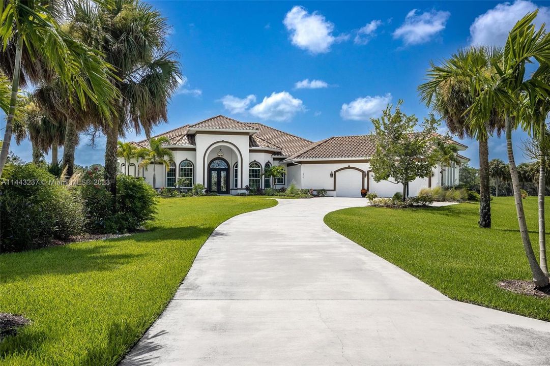 Recently Sold: $1,395,000 (4 beds, 3 baths, 3687 Square Feet)