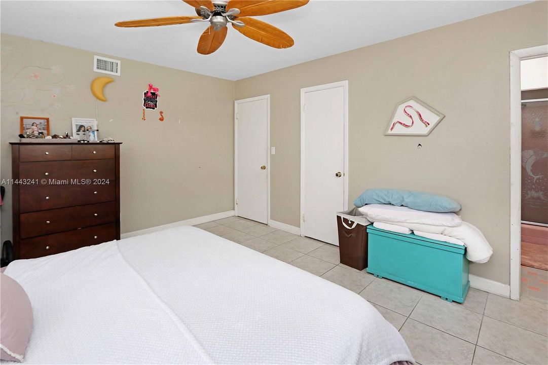 Vendido Recientemente: $765,000 (3 camas, 2 baños, 1748 Pies cuadrados)