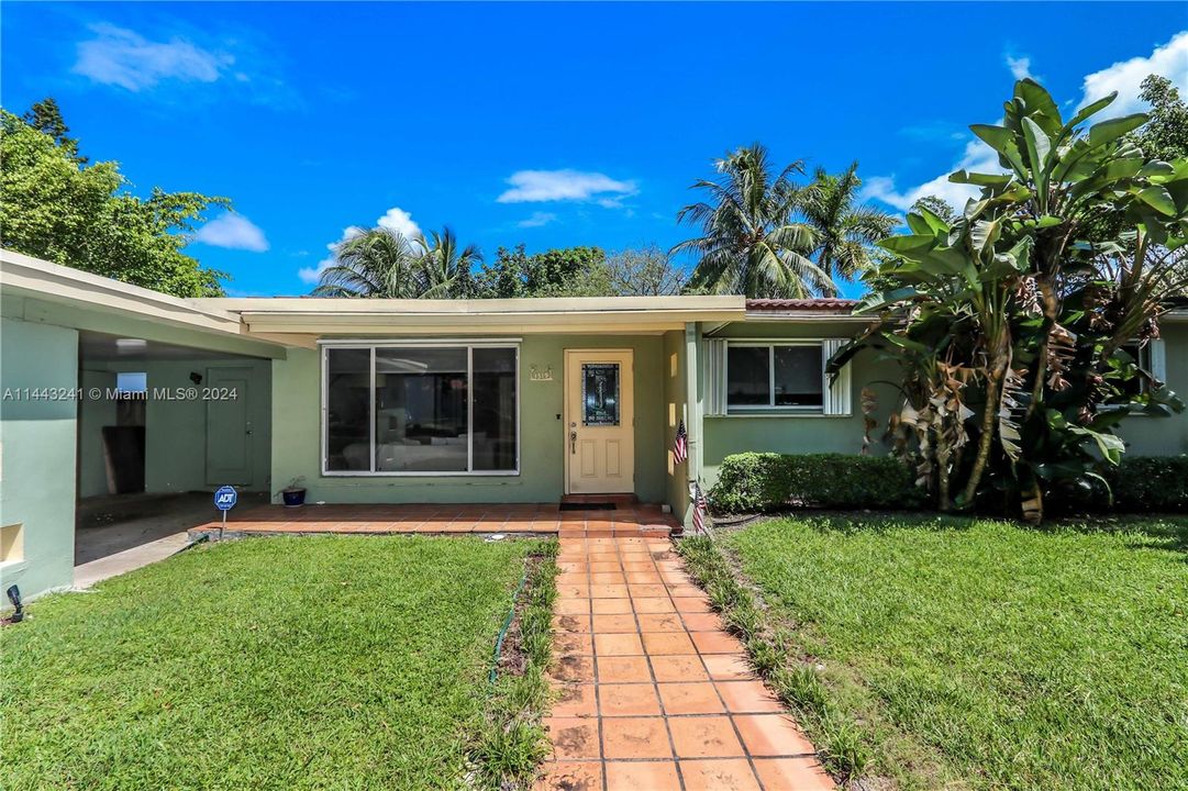 Vendido Recientemente: $765,000 (3 camas, 2 baños, 1748 Pies cuadrados)