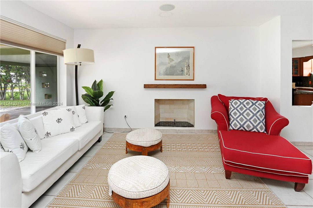 Vendido Recientemente: $765,000 (3 camas, 2 baños, 1748 Pies cuadrados)